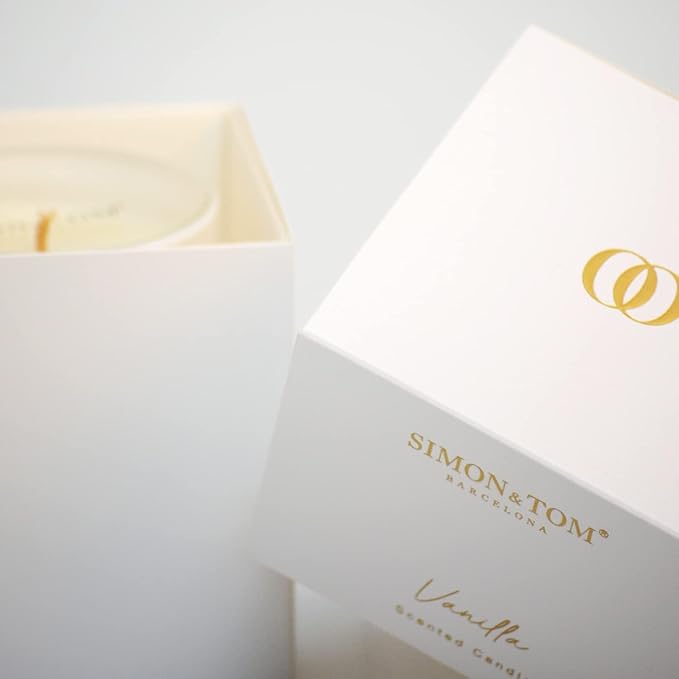 Simon&Tom Highly Scented Premium Vanilla Candle 10 Oz - 100 Hour Burn - Natural Organic Soy Wax - Aromatherapy Glass Candle Jar - Candle Jar with Matte White Gift Box for Home & Office - Vegan