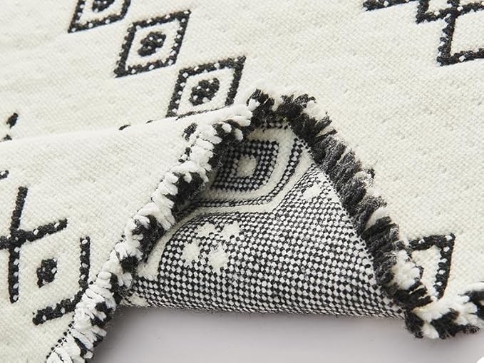 Douceur Boho Bath mat for Bathroom Floor Non Slip, Acrylic Blend Cute Bath Rugs with Tassels, Beige and White Tribal Ethnic Pattern Farmhouse Bathroom Rugs, 20" x 32"
