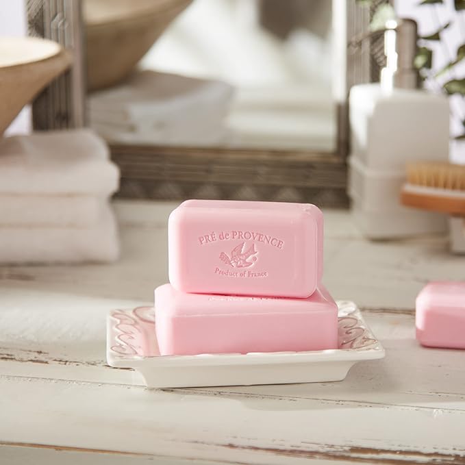 Pre de Provence Artisanal Soap Bar, Natural French Skincare, Enriched with Organic Shea Butter, Quad Milled for Rich, Smooth & Moisturizing Lather, Grapefruit, 5.3 Ounce