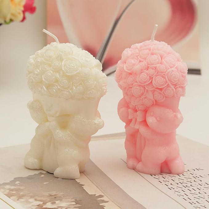 Engraved Bear Holding Rose Flower Cluster Scented Candle,80G Aesthetic Handmade Soy Wax Aroma Decorative Art Candle for Table Photo Prop Wedding Birthday,Prefect Gift for Meditation Stress (Pink)