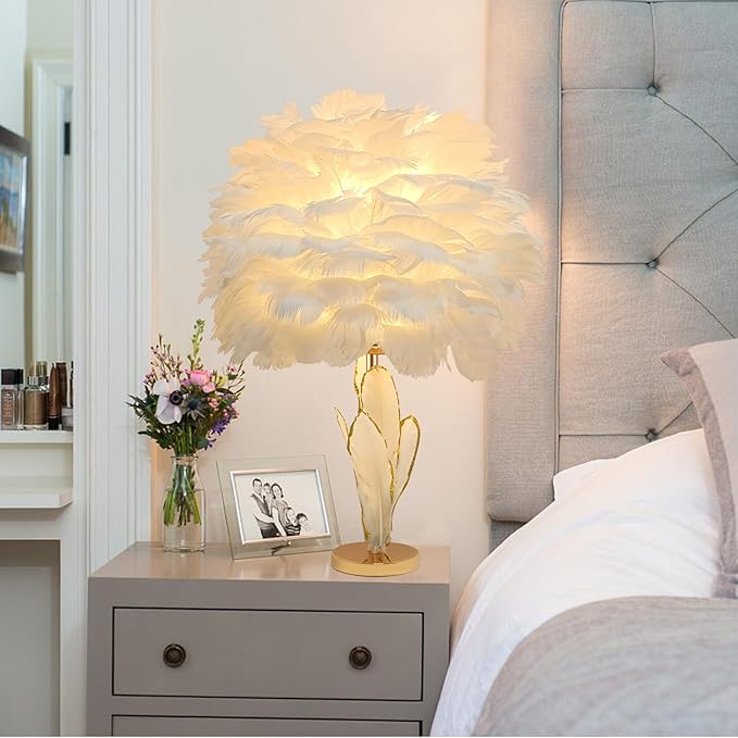 ZYLEIESENBAO Chic White Feather Lamp Creative Furry Table Lamp Modern Feather Desk Lights Romantic Princess Bedside Nightstand Light for Teen Girls Bedroom Decoration Living Room Wedding Kids Room