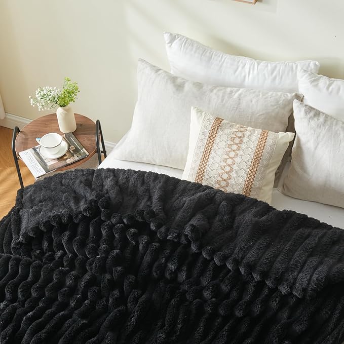 NEWCOSPLAY Super Soft King Blanket Black Premium Silky Flannel Fleece 3D Ribbed Jacquard Lightweight Bed Blanket All Season Use (Black Ribbed, King(90"x110"))