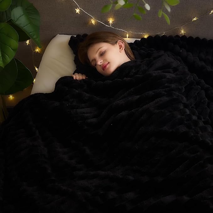NEWCOSPLAY Super Soft King Blanket Black Premium Silky Flannel Fleece 3D Ribbed Jacquard Lightweight Bed Blanket All Season Use (Black Ribbed, King(90"x110"))