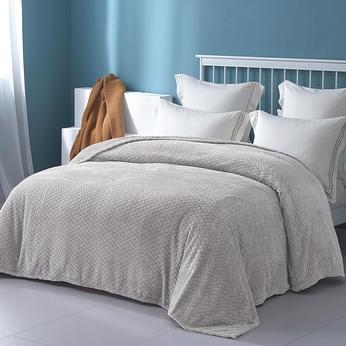 Exclusivo Mezcla Light Grey Fleece Twin Size Blanket for Bed, 90x66 Inches Soft Cozy Jacquard Flannel Blankets, Lightweight Fuzzy Plush Warm for All Seasons