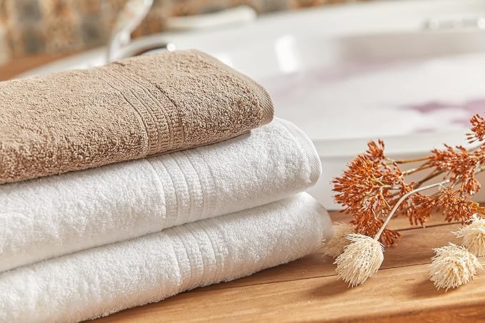 HOMELOVER 4 Piece Luxury Hand Towel Set - 100% Organic Cotton, 500 GSM, Hotel Quality, Highly Absorbent, Soft & Quick Drying Bathroom & Kitchen Towel for Face & Hand Washing (Snow White)