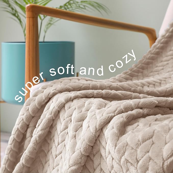 Exclusivo Mezcla Camel Fleece Throw Blanket for Couch and Bed, 50x70 Inches Soft Cozy Jacquard Flannel Blankets, Lightweight Fuzzy Plush Warm Throws for All Seasons