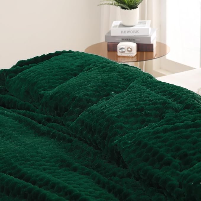 Puncuntex Dark Green Throw Blanket 60"×80" inches Fuzzy 3D Jacquard Decorative Flannel Fleece Super Soft Plush Cozy Blanket for Couch Sofa Chair Lightweight