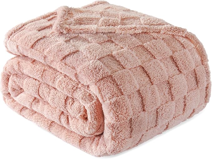 Exclusivo Mezcla Twin Size Flannel Fleece Blanket, Super Soft and Warm Lightweight Checkered Pattern Blankets for All Seasons, 60x80 Inches, Pink