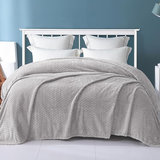 Exclusivo Mezcla Light Grey Fleece Twin Size Blanket for Bed, 90x66 Inches Soft Cozy Jacquard Flannel Blankets, Lightweight Fuzzy Plush Warm for All Seasons