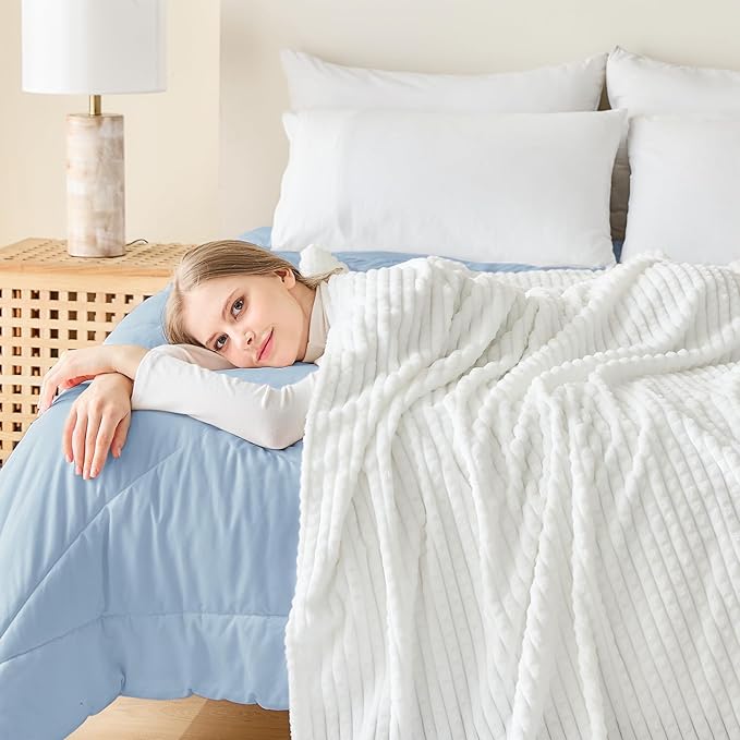 EMME Fleece Throw Blanket Luxury Flannel for Couch Bed Sofa Chairl, Soft, Plush, Warm and Cozy Blanket with Geometric Grid Design (White, 60'' x 80'')