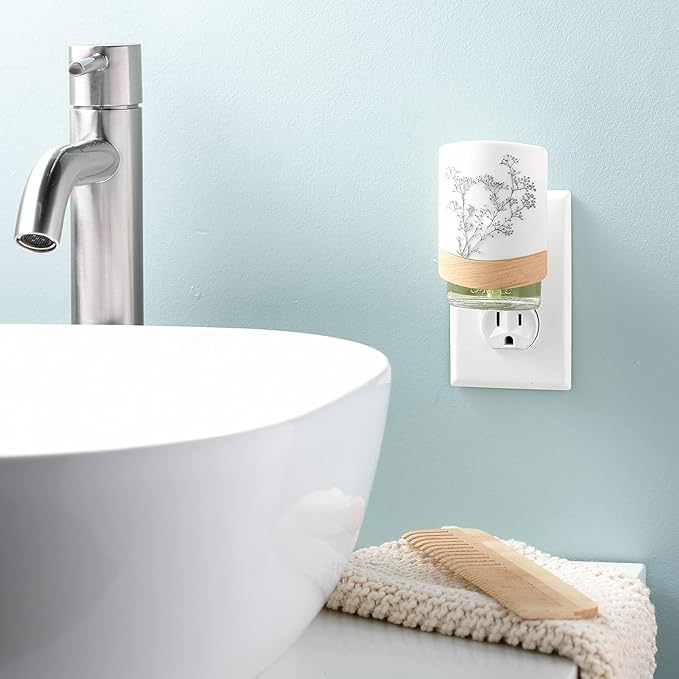 Yankee Candle Natural Simplicity with Light Scent Plug Diffuser