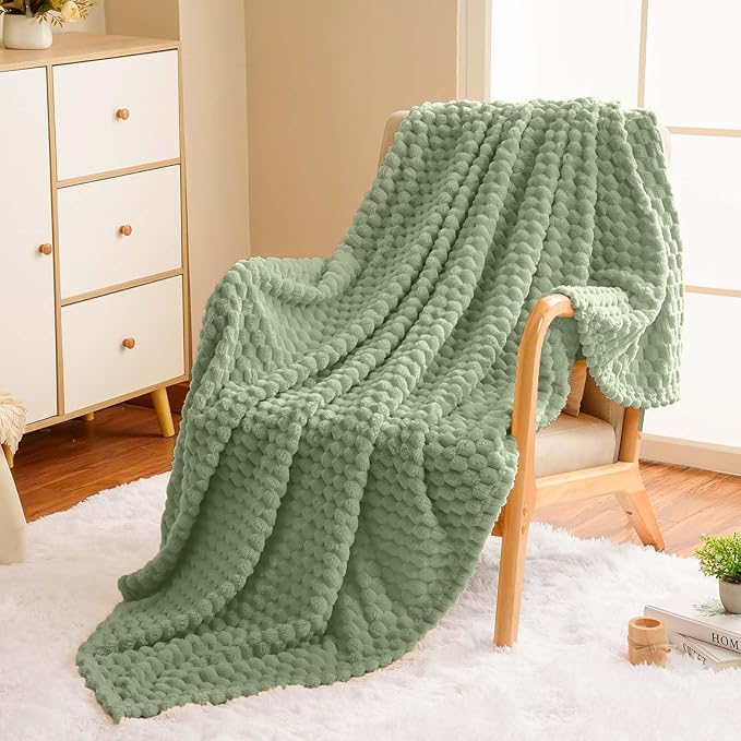 Vessia Flannel Fleece Throw Blanket, 3D Jacquard Sage Green Fuzzy and Warm Blanket for Couch,Sofa,Bed,Chair, 300GSM Super Soft Touch Cozy Throw for All-Season Home Decor(50x40inch)