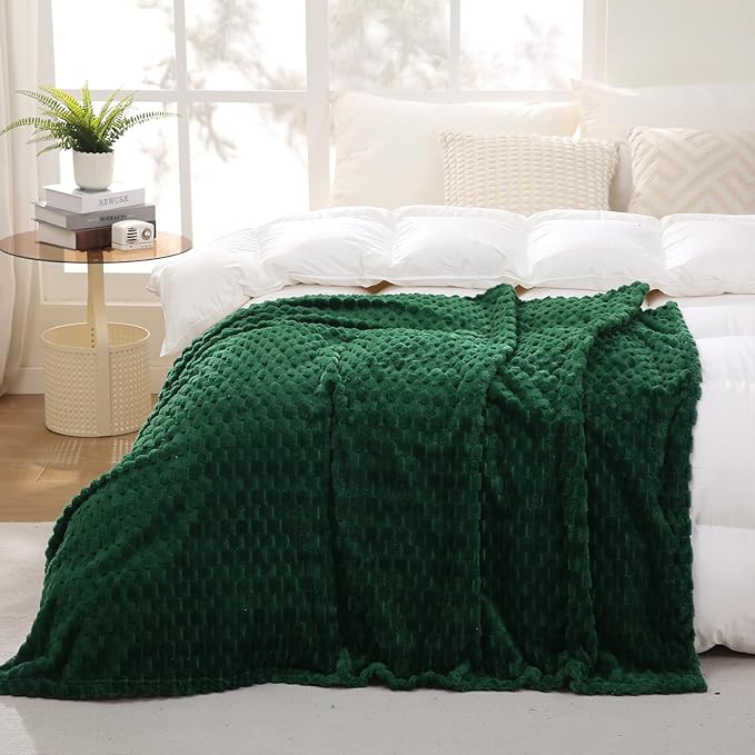 Puncuntex Dark Green Throw Blanket 60"×80" inches Fuzzy 3D Jacquard Decorative Flannel Fleece Super Soft Plush Cozy Blanket for Couch Sofa Chair Lightweight