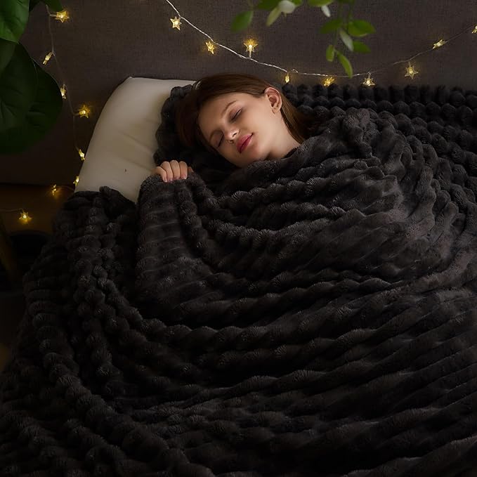NEWCOSPLAY Super Soft Queen Blanket Grey Premium Silky Flannel Fleece 3D Ribbed Jacquard Lightweight Bed Blanket All Season Use (Grey Ribbed, Queen(90"x90"))