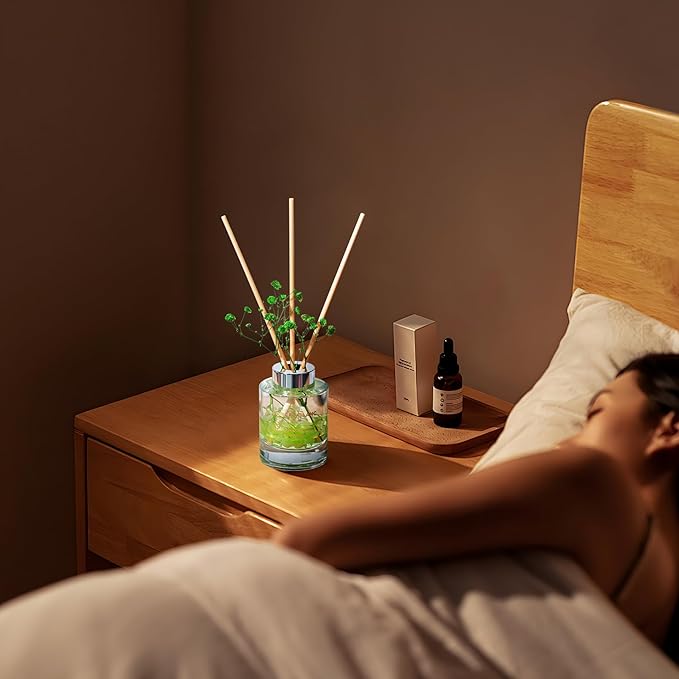 ROUCAS BLANC Reed Diffuser Set with Preserved Flowers, Lemon and Bergamot Scented Diffuser with Sticks, Room Decor & Bathroom Decor, Aromatherapy Home Fragrance Gift Set (California Cinnamon)