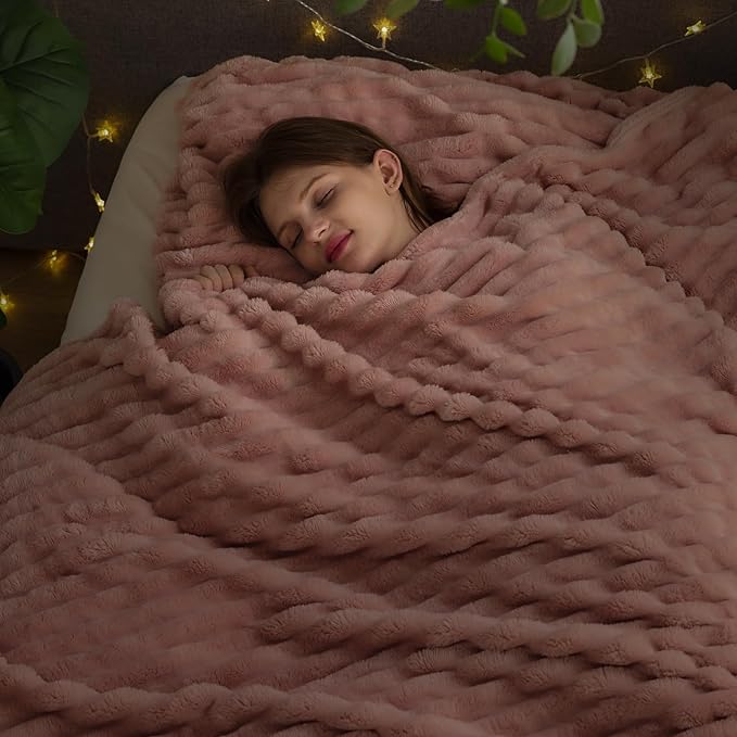 NEWCOSPLAY Super Soft King Blanket Pink Premium Silky Flannel Fleece 3D Ribbed Jacquard Lightweight Bed Blanket All Season Use (Pink Ribbed, King(90"x110"))