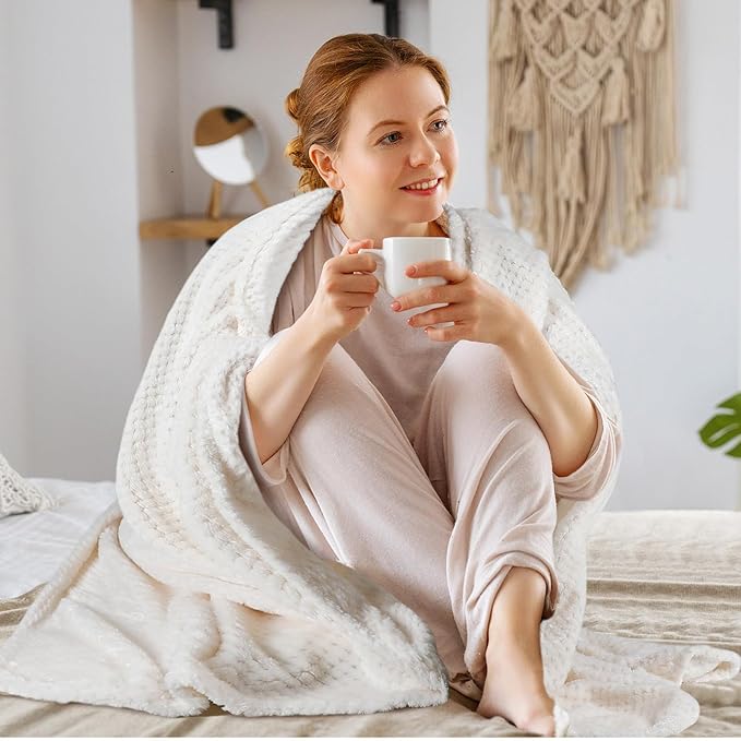 Newwiee 4 Pcs Flanne Fleece Throw Blanket for Bed Couch Large 3D Waffle Textured Soft Blanket Winter Warm Lightweight No Shedding No Pilling Decorative Throw, 50x60 Inch(Gradient Green)