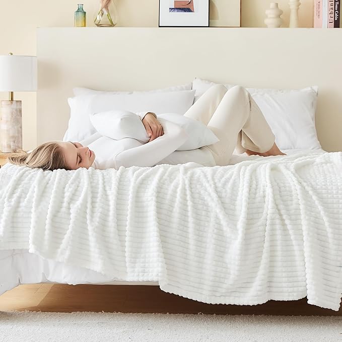 EMME Fleece Throw Blanket Luxury Flannel for Couch Bed Sofa Chairl, Soft, Plush, Warm and Cozy Blanket with Geometric Grid Design (White, 60'' x 80'')