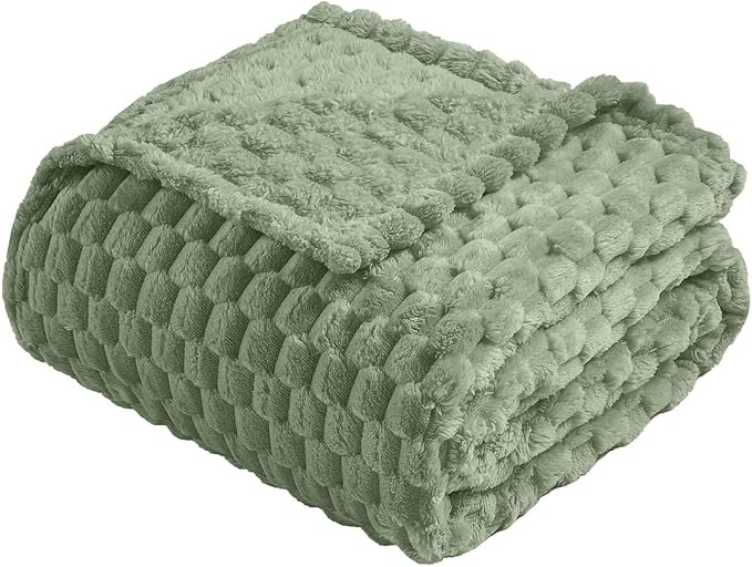 Vessia Flannel Fleece Throw Blanket, 3D Jacquard Sage Green Fuzzy and Warm Blanket for Couch,Sofa,Bed,Chair, 300GSM Super Soft Touch Cozy Throw for All-Season Home Decor(50x40inch)