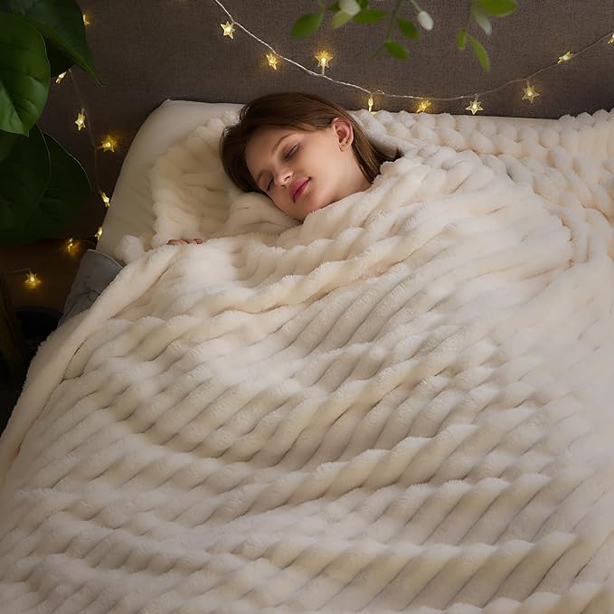 NEWCOSPLAY Super Soft Queen Blanket Ivory Premium Silky Flannel Fleece 3D Ribbed Jacquard Lightweight Bed Blanket All Season Use (Ivory Ribbed, Queen(90"x90"))