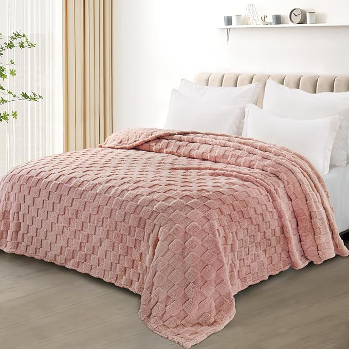 Exclusivo Mezcla Twin Size Flannel Fleece Blanket, Super Soft and Warm Lightweight Checkered Pattern Blankets for All Seasons, 60x80 Inches, Pink