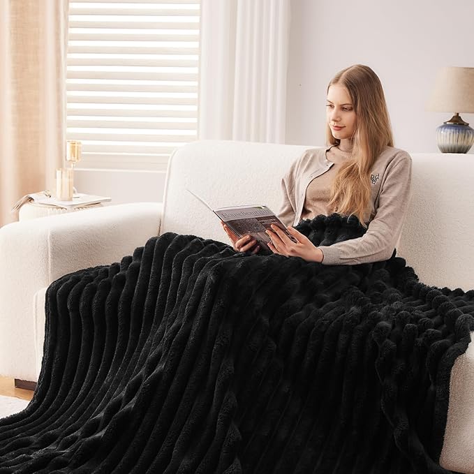 NEWCOSPLAY Super Soft King Blanket Black Premium Silky Flannel Fleece 3D Ribbed Jacquard Lightweight Bed Blanket All Season Use (Black Ribbed, King(90"x110"))