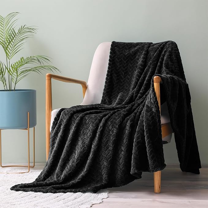 Exclusivo Mezcla Black Fleece Throw Blanket for Couch and Bed, 50x70 Inches Soft Cozy Jacquard Flannel Blankets, Lightweight Fuzzy Plush Warm Throws for All Seasons