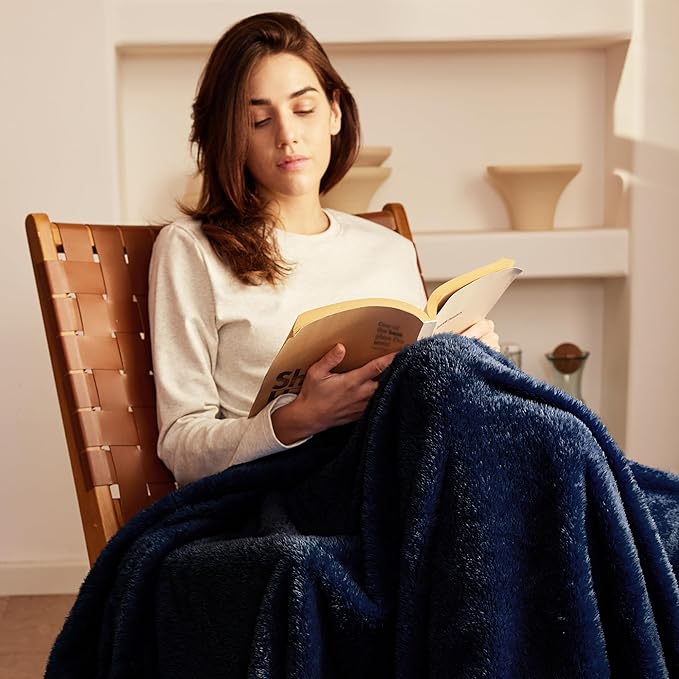 Exclusivo Mezcla Plush Fuzzy Fleece Bed Blanket Queen Size, Super Soft, Fluffy and Warm Blankets,Suitable for All Seasons (Navy Blue, 90x90 Inches)