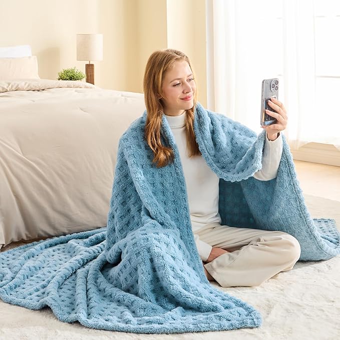 NEWCOSPLAY Super Soft Twin Blanket Blue Premium Silky Flannel Fleece 3D Waffle Checkered Lightweight Bed Blanket All Season Use (Blue, Twin(60"x80"))