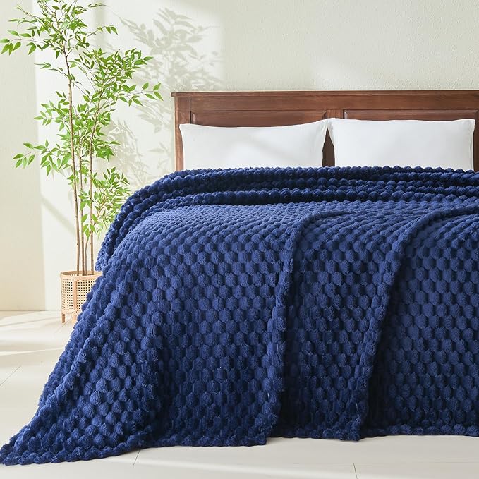 NEWCOSPLAY Super Soft Queen Blanket Dark Navy Premium Silky Flannel Fleece 3D Clouds Stylish Jacquard Lightweight Bed Blanket All Season Use 350GSM (Dark Navy, Queen(90"x90"))