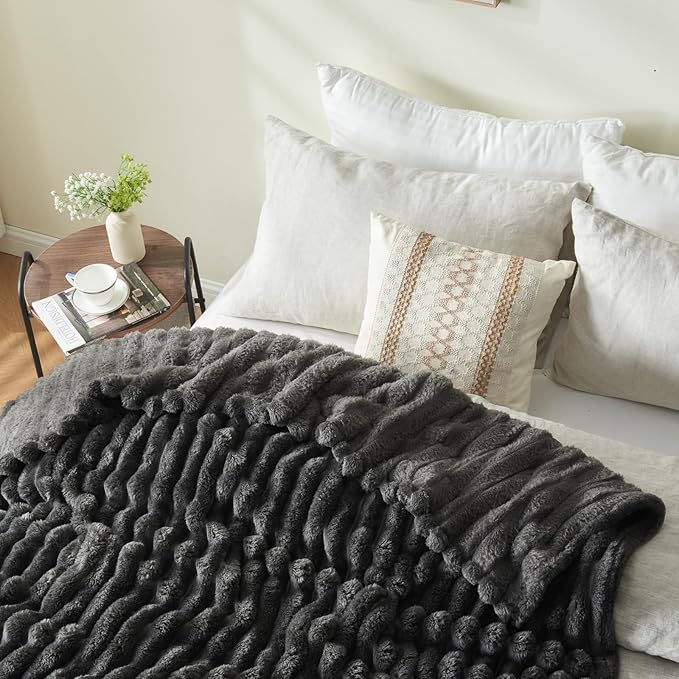 NEWCOSPLAY Super Soft Queen Blanket Grey Premium Silky Flannel Fleece 3D Ribbed Jacquard Lightweight Bed Blanket All Season Use (Grey Ribbed, Queen(90"x90"))