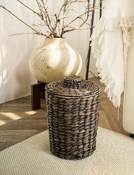 1.3 Gallons Wicker Waste Basket - Water Hyacinth Bathroom Trash Can - Garbage Can with Lid Boho Style - Wicker Trash Can with Lid for Bedroom, Kitchen - Removable Liner, Handwoven (Black color)