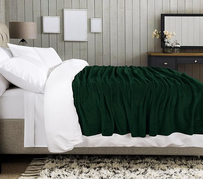 Utopia Bedding Forest Green Fleece Blanket Twin Size Lightweight Fuzzy Soft Anti-Static Microfiber Bed Blanket (90x66 Inch)