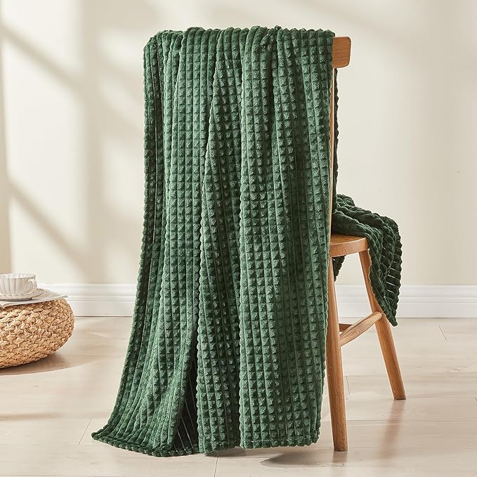 EMME Fleece Blanket, 3D Jacquard Throw Blanket for Couch and Bed, Soft Cozy and Fluffy Blankets Lightweight Luxury Flannel with Geometric Grid Design (Dark Green, 50" x 60")