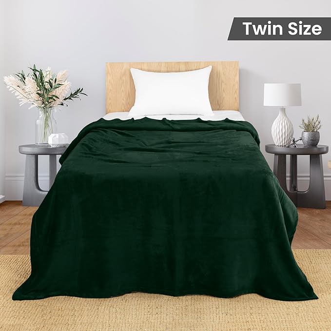 Utopia Bedding Forest Green Fleece Blanket Twin Size Lightweight Fuzzy Soft Anti-Static Microfiber Bed Blanket (90x66 Inch)