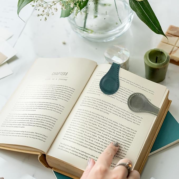 2 Pcs Leather Magnet Bookmark Retro Book Page Holder Vintage Page Marker Clip Handmade Cute Reading Accessories for Women Bookworm Book Lovers Reader Gift(Blue+Green)