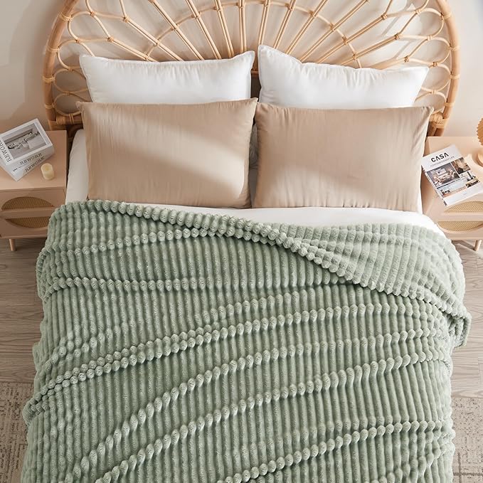 NEWCOSPLAY Super Soft Queen Blanket Sage Green Premium Silky Flannel Fleece 3D Ribbed Jacquard Lightweight Bed Blanket All Season Use (Sage Green Ribbed, Queen(90"x90"))