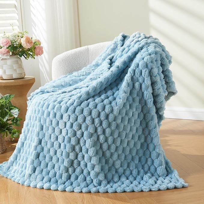 NEWCOSPLAY Super Soft King Blanket Blue Premium Silky Flannel Fleece 3D Clouds Stylish Jacquard Lightweight Bed Blanket All Season Use 350GSM (Blue, King(90"x110"))