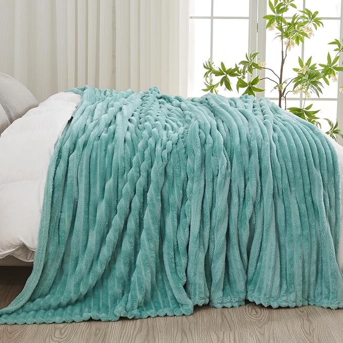NEWCOSPLAY Super Soft King Blanket Mint Green Premium Silky Flannel Fleece 3D Ribbed Jacquard Lightweight Bed Blanket All Season Use (Mint Green Ribbed, King(90"x110"))