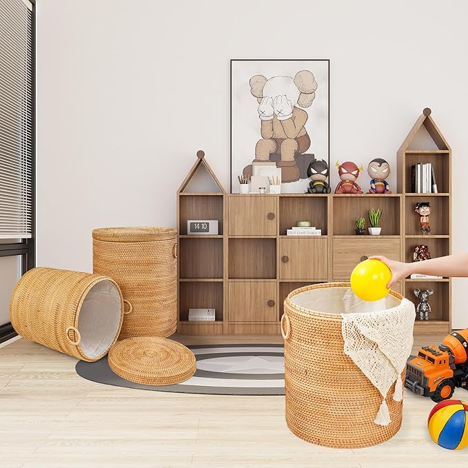Rattan Laundry Hamper With Lid, Round Wicker Large Hampers For Laundry With Liner Bag and Handles for Organizing Clothes Kids Toys Books (15.7" L×15.7"W×17.3"H)