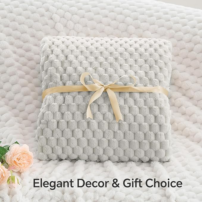 BEDELITE Fleece Blanket Twin for Bed Couch, 3D Jacquard Decorative Light Grey Throw Blanket, Soft and Cozy Warm Plush Fuzzy Blanket All Seasons Suitable, 60x80Inches