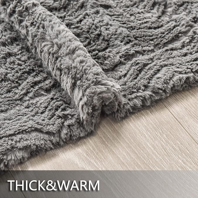 YUSOKI Luxury Faux Fur Blanket for Queen Size Bed 2 Layers,7.3lb,All Ages,Home Decoration Without Pillows (Grey,90"x90")
