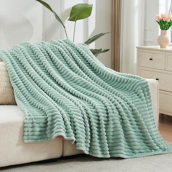NEWCOSPLAY Super Soft Queen Blanket New Sage Green Premium Silky Flannel Fleece 3D Ribbed Jacquard Lightweight Bed Blanket All Season Use (New Sage Green Ribbed, Queen(90"x90"))