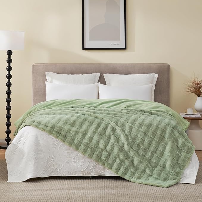Cozy Bliss Fluffy Queen Size Throw Blankets for Bed,Lightweight Cozy Soft Green Faux Fur Throw Blankets for Sofa Bedroom Living Room,90x90 Inches
