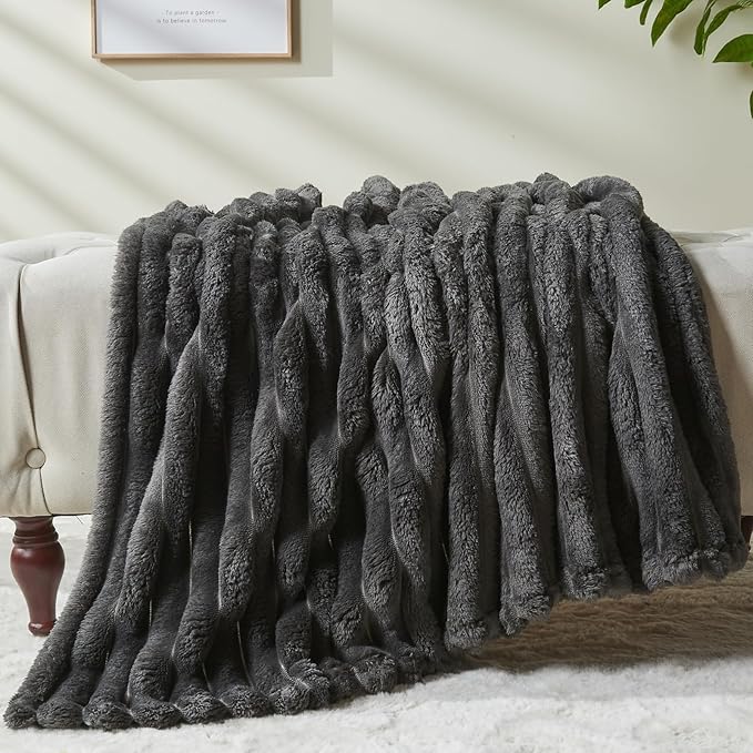 NEWCOSPLAY Super Soft Queen Blanket Grey Premium Silky Flannel Fleece 3D Ribbed Jacquard Lightweight Bed Blanket All Season Use (Grey Ribbed, Queen(90"x90"))
