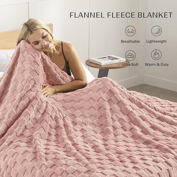 Exclusivo Mezcla Twin Size Flannel Fleece Blanket, Super Soft and Warm Lightweight Checkered Pattern Blankets for All Seasons, 60x80 Inches, Pink