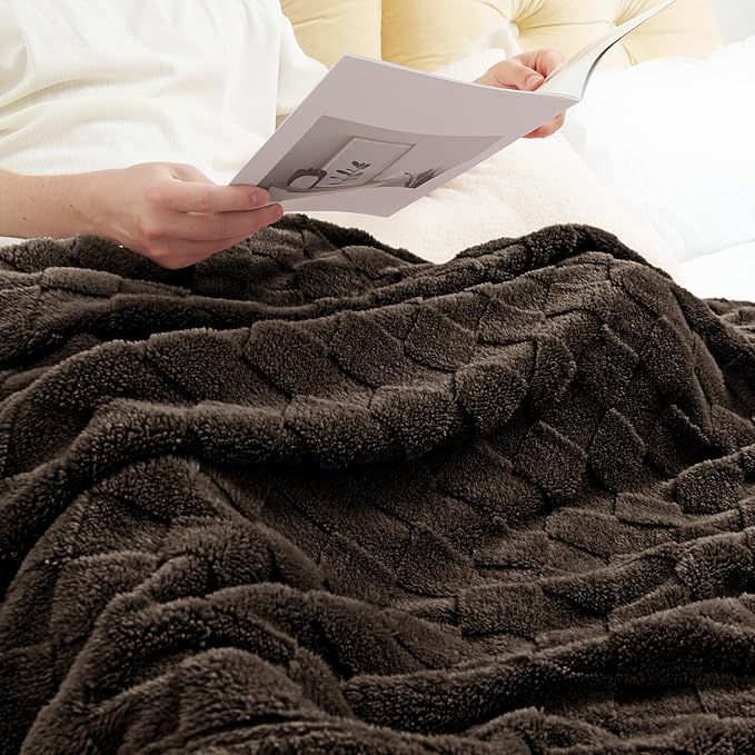 Exclusivo Mezcla Fleece Throw Blanket for Couch,Super Soft and Warm Lightweight Checkered Pattern Blankets for All Seasons, 50x60 Inches, Coffee