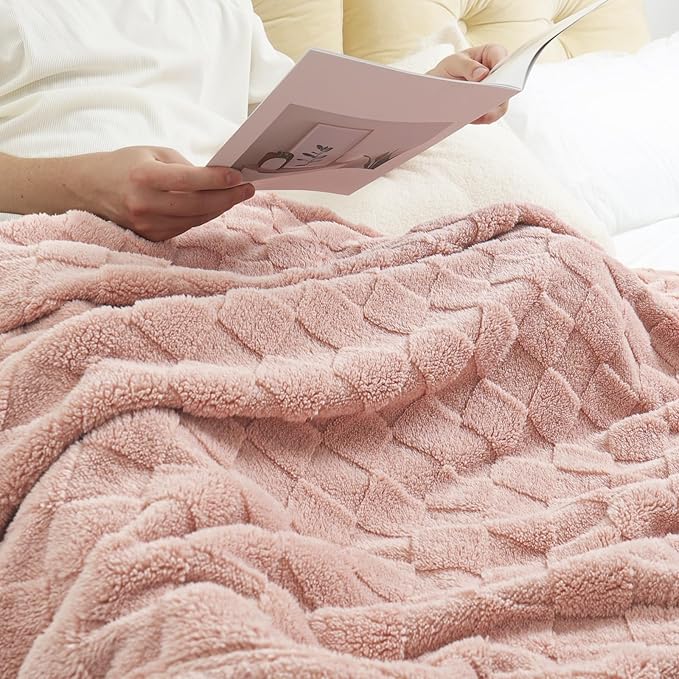Exclusivo Mezcla Fleece Throw Blanket for Couch,Super Soft and Warm Lightweight Checkered Pattern Blankets for All Seasons,50x60 Inches, Pink
