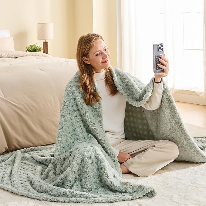 NEWCOSPLAY Super Soft Queen Blanket Green Premium Silky Flannel Fleece 3D Waffle Checkered Lightweight Bed Blanket All Season Use (Sage Green, Queen(90"x90"))