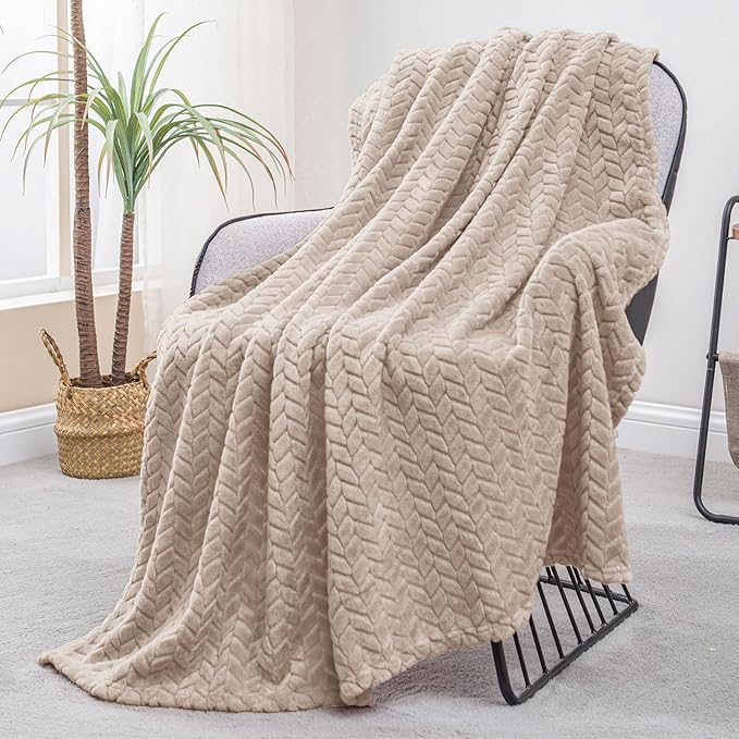 Exclusivo Mezcla Camel Fleece Throw Blanket for Couch and Bed, 50x70 Inches Soft Cozy Jacquard Flannel Blankets, Lightweight Fuzzy Plush Warm Throws for All Seasons